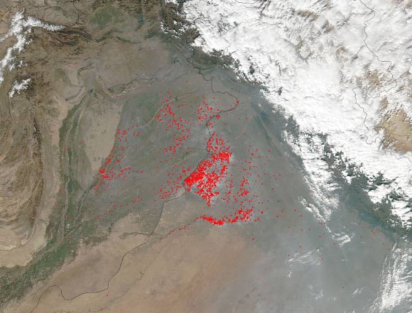 Agricultural fires in modern-day Pakistan and India. Image credit: NASA’s Goddard Space Flight Center/ Lynn Jenner / Jeff Schmaltz, MODIS Rapid Response Team.