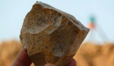 A stone tool from Ain Boucherit, Algeria. Image credit: Sahnouni et al, doi: 10.1126/science.aau0008.