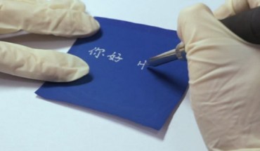 Chen et al’s rewritable paper demonstrates excellent rewriting performances (legible time > 6 months and reversibility > 100 times); its color rapidly changes from blue to colorlessness when the temperature is higher than 149 degrees Fahrenheit (65 degrees Celsius), and the colorless state can be maintained at room temperature; the color returns to blue when the temperature is lower than 14 degrees Fahrenheit (minus 10 degrees Celsius). Image credit: Chen et al, doi: 10.1021/acsami.8b14625.