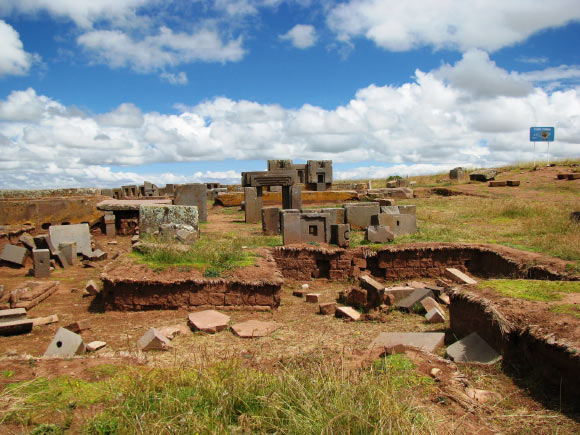 Andesite blocks at Pumpapunku. Image credit: Brattarb / CC BY-SA 3.0.