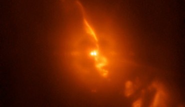 This image taken by ESO’s Very Large Telescope shows the binary system R Aquarii and the jets of material spewing from the stellar couple. Image credit: ESO / Schmid et al.