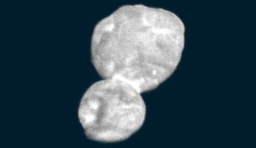 This image taken by New Horizons’ Long-Range Reconnaissance Imager (LORRI) is the most detailed of Ultima Thule returned so far by the spacecraft. It was taken at 12:01 a.m. EST (5:01 a.m. GMT) on January 1, 2019, just 30 minutes before closest approach from a range of 18,000 miles (28,000 km). Image credit: NASA / Johns Hopkins University Applied Physics Laboratory / Southwest Research Institute.