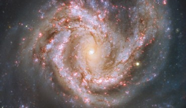 Messier 61 is aligned face-on towards Earth, thus presenting us with a breathtaking view of its structure. The gas and dust of the intricate spiral arms are studded with billions of stars. Image credit: ESO.