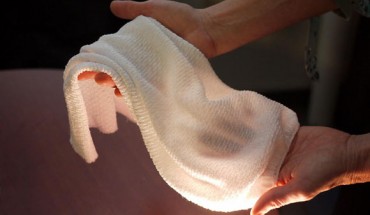 This is the first textile to automatically change properties to trap or release heat depending on conditions. Image credit: Faye Levine, University of Maryland.