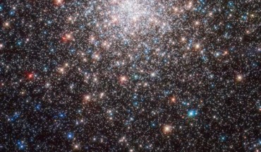 This Hubble image shows the globular stellar cluster Messier 28. The image is a composite of separate exposures acquired by Hubble’s Wide Field Camera 3 (WFC3) and Advanced Camera for Surveys (ACS). Seven filters were used to sample various wavelengths. The color results from assigning different hues to each monochromatic image associated with an individual filter. Image credit: NASA / ESA / Hubble / J.E. Grindlay et al.