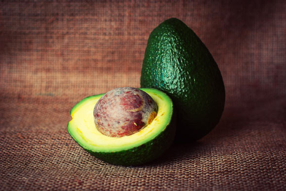 Dabas et al explored the anti-inflammatory potential of colored avocado seed extract. Image credit: Tookapic.