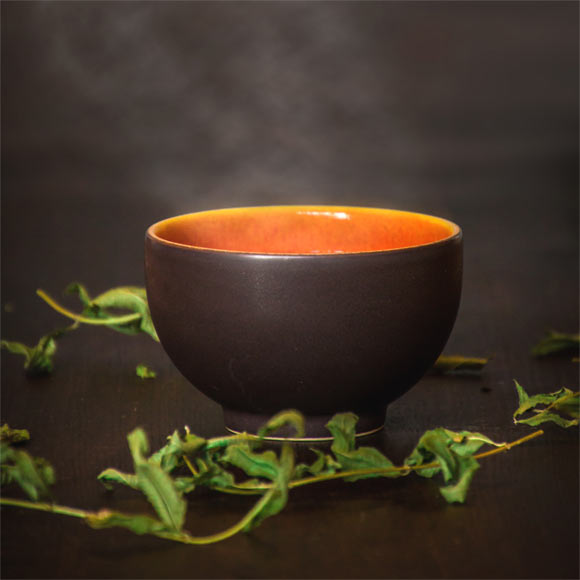 Drinking hot tea increases the risk of esophageal cancer. Image credit: Fxxu.