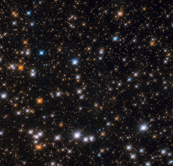 This image of Messier 11 is made up of observations from Hubble’s Wide Field Camera 3 (WFC3) in the infrared and optical parts of the spectrum. Two filters were used to sample various wavelengths. The color results from assigning different hues to each monochromatic image associated with an individual filter. Image credit: NASA / ESA / Hubble / P. Dobbie et al.