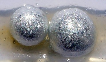 Potassium pearls under paraffin oil. Image credit: Images of Elements / CC BY 3.0.