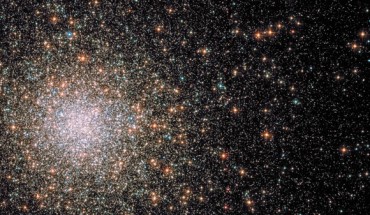 This image of Messier 62 is a composite of separate exposures acquired by Hubble’s Wide Field Camera 3 (WFC3) and Advanced Camera for Surveys (ACS) instruments. It is based on data obtained through four filters. The color results from assigning different hues to each monochromatic image associated with an individual filter. Image credit: NASA / ESA / Hubble / S. Anderson et al.