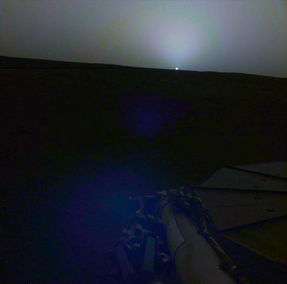 InSight used its IDC camera to image this sunset on Mars on April 25, 2019. This image was taken around 6:30 p.m. Mars local time. Image credit: NASA / JPL-Caltech.