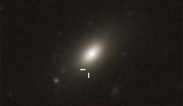 This image from Data Release 1 of the Dark Energy Survey shows 2MASX J04180598-6336523, the host galaxy of the Type Ia supernova ASASSN-18tb; the position of the supernova is marked by the white ticks. Image credit: Kollmeier et al, doi: 10.1093/mnras/stz953.