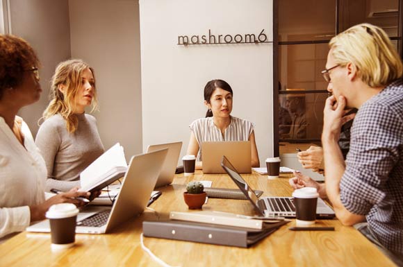 Chang & Kajackaite suggest that gender-mixed workplaces may be able to increase productivity by setting the thermostat higher than current standards. Image credit: Rawpixel.