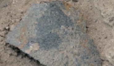 A large rhyolite flake at the site of Bokol Dora 1, Ethiopia. Image credit: Braun et al, doi: 10.1073/pnas.1820177116.