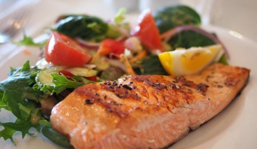 Diet that restricts glucose may help brain function. Image credit: Cattalin.