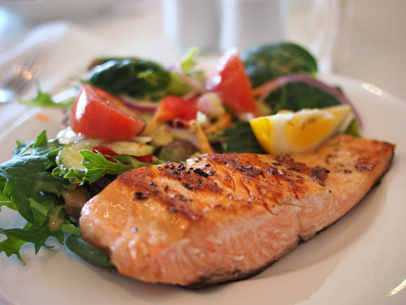 Diet that restricts glucose may help brain function. Image credit: Cattalin.