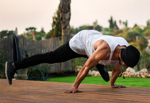Short bursts of exercise directly boost the function of a gene that increases connections between neurons in the hippocampus, the region of the brain associated with learning and memory. Image credit: Matan Ray Vizel.