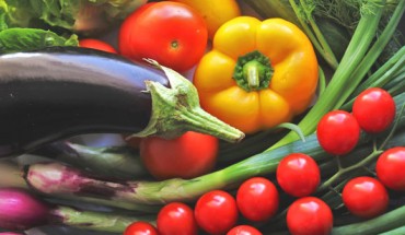 People who follow predominantly plant-based diets with greater adherence may have a lower risk of developing type 2 diabetes than those who follow these diets with lower adherence. Image credit: Julita / Pasja1000.