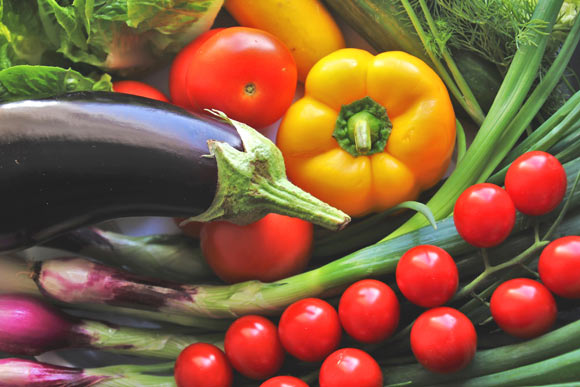 People who follow predominantly plant-based diets with greater adherence may have a lower risk of developing type 2 diabetes than those who follow these diets with lower adherence. Image credit: Julita / Pasja1000.