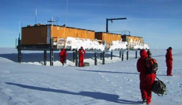The Kohnen Station in Antarctica. Image credit: Sepp Kipfstuhl.