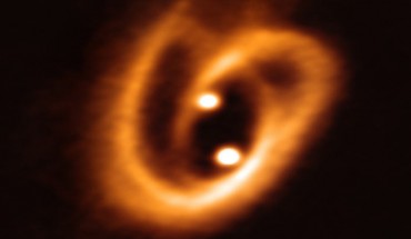 This ALMA image shows the binary protostar [BHB2007] 11. Image credit: ALMA / ESO / NAOJ / NRAO / Alves et al.