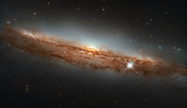 This Hubble image shows the edge-on spiral galaxy NGC 3717. The image is made up of observations from Hubble’s Wide Field Camera 3 (WFC3) in the infrared and optical parts of the spectrum. Two filters were used to sample various wavelengths. The color results from assigning different hues to each monochromatic image associated with an individual filter. Image credit: NASA / ESA / Hubble / D. Rosario.