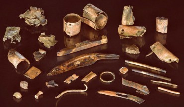 Photograph of the collection of bronze objects from the battlefield site in the Tollense Valley, Germany. Image credit: V. Minkus.