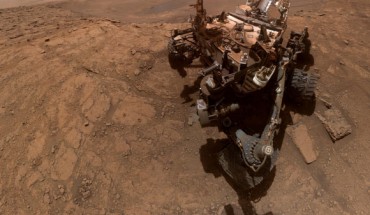 Curiosity rover took this selfie on October 11, 2019. The rover drilled twice in this location, nicknamed Glen Etive. Just left of the rover are the two drill holes, called Glen Etive 1 (right) and Glen Etive 2 (left). Image credit: NASA / JPL-Caltech / MSSS.