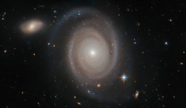 This Hubble image shows the face-on spiral galaxy NGC 1706. The color image was made from separate exposures taken in the visible and infrared regions of the spectrum with Hubble’s Advanced Camera for Surveys (ACS). Two filters were used to sample various wavelengths. The color results from assigning different hues to each monochromatic image associated with an individual filter. Imager credit: NASA / ESA / Hubble / A. Bellini et al.