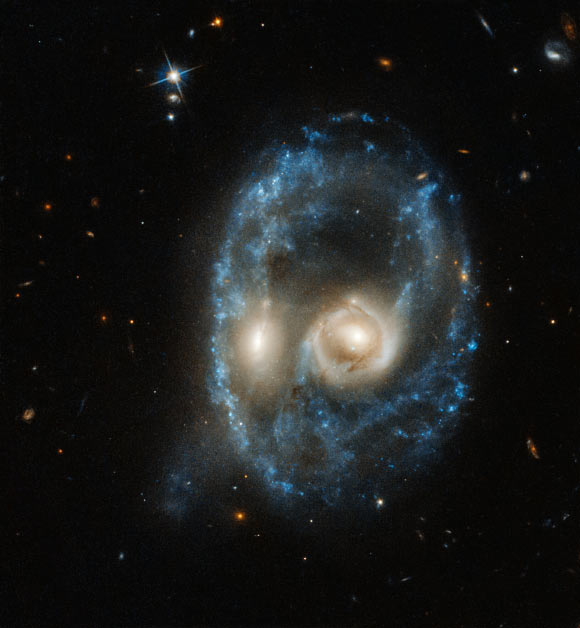 This Hubble image captures two galaxies of equal size in a titanic head-on collision. This observation was made on June 19, 2019 in visible light by Hubble’s Advanced Camera for Surveys (ACS). Image credit: NASA / ESA / Hubble / J. Dalcanton, B.F. Williams & M. Durbin, University of Washington.