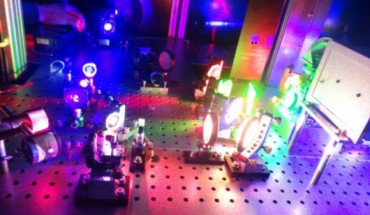 The CHIMERA printer uses low-power continuous wave lasers to create holograms on a highly sensitive photomaterial. Image credit: Yves Gentet.