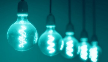 Changes in the spectral content of ambient light are detectable to most mammals as a blue shift in the color of twilight. Mouland et al show that these blue colors suppress circadian responses to light, supporting robust circadian entrainment when environmental conditions render light intensity a weak or unreliable indicator of time of day. Image credit: Johannes Plenio.