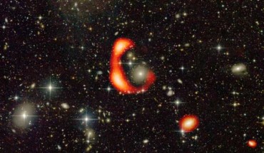 This CFHT image shows a huge ring of neutral hydrogen gas (red) around the galaxy AGC 203001. The two small red blobs show the distribution of neutral hydrogen around two other galaxies. Image credit: Omkar Bait, NCRA-TIFR & GMRT / Pierre-Alain Duc, ObAS & CFHT.
