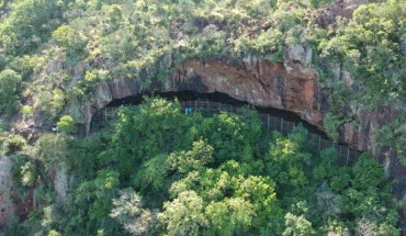 Border Cave perched on a cliff in the Lebombo Mountains. Image credit: Ashley Kruger.