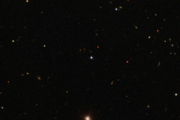 This image shows the ancient dwarf star J0815+4729 (center). Image credit: Centre de Données astronomiques de Strasbourg / SIMBAD / SDSS.