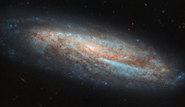 This Hubble image shows NGC 7541, a barred spiral galaxy located 103.7 million light-years away in the constellation of Pisces. Image credit: NASA / ESA / Hubble / A. Riess et al.