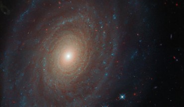 This Hubble image shows NGC 691, a spiral galaxy located 125 million light-years away in the constellation Aries. The image is made up of observations from Hubble’s WFC3 instrument in the infrared and optical parts of the spectrum. Four filters were used to sample various wavelengths. The color results from assigning different hues to each monochromatic image associated with an individual filter. Image credit: NASA / ESA / Hubble / A. Riess et al.