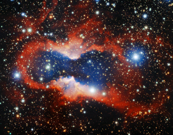 This image, taken by the Gemini Multi-Object Spectrograph on the Gemini South telescope on Cerro Pachón in Chile, shows the planetary nebula CVMP 1. Image credit: Gemini Observatory / NSF’s National Optical-Infrared Astronomy Research Laboratory / AURA.