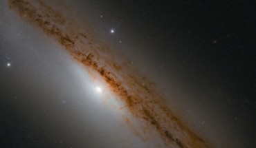 This image, taken with the Wide Field Camera 3 on board the NASA/ESA Hubble Space Telescope, shows the central part of the spiral galaxy NGC 1589. Image credit: NASA / ESA / Hubble.