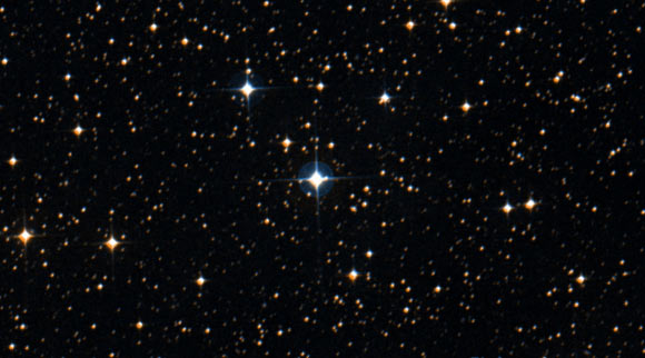 HD 74423 (center). Image credit: Centre de Données astronomiques de Strasbourg / SIMBAD / DSS.