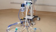 Clarke et al demonstrate the capacity to simultaneously ventilate two test lungs of different compliances, and using only standard hospital equipment, modify the delivered pressure, flow, and volume in each test lung. Image credit: Monash University.