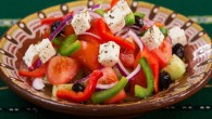 The Mediterranean diet emphasizes consumption of whole fruits, vegetables, whole grains, nuts, legumes, fish, and olive oil, as well as reduced consumption of red meat and alcohol. Image credit: Julia Pastel100.