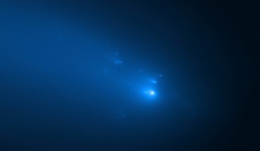 Hubble resolved roughly 25 fragments of comet C/2019 Y4 (ATLAS) on April 23, 2020. Image credit: NASA / ESA / Hubble / D. Jewitt, University of California, Los Angeles / Q. Ye, University of Maryland.