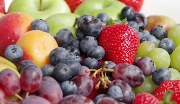 Higher long-term dietary intakes of flavonoids are associated with lower risks of Alzheimer’s disease and related dementias in U.S. adults. Image credit: HeVoLi.