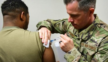 Air Force Tech Sgt. Joseph Anthony, medical technician with the 911th Aeromedical Staging Squadron, administers a vaccination to a member of the U.S. Army Reserve’s 336 Engineering Company Command and Control, Chemical Radiological and Nuclear Response Enterprise Team at the Pittsburgh International Airport Air Reserve Station, Pennsylvania, April 11, 2019. Image credit: Joshua J. Seybert, U.S. Air Force.