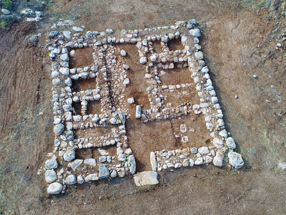An aerial photo of the Canaanite fortress near Gal On in central Israel. Image credit: Emil Aladjem, Israel Antiquities Authority.