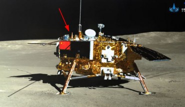 View of the Chang’E 4 lander with the location of the LND sensor head indicated by the red arrow. LND is mounted in the Chang’E 4 payload compartment; the lid at the tip of the red arrow is closed at night to protect LND from the cold lunar night. Image credit: Chinese National Space Agency / National Astronomical Observatories of China.