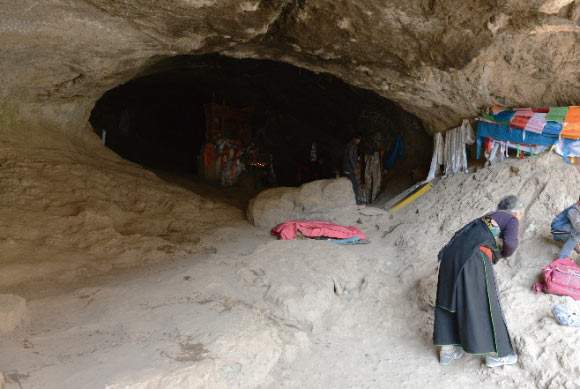 The entrance of the Baishiya Karst Cave. Image credit: Zhang et al., doi: 10.1126/science.abb6320.