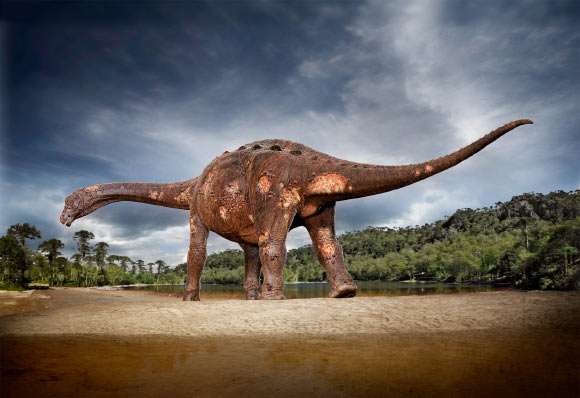 Life reconstruction of the titanosaur from the Upper Cretaceous Adamantina Formation in São Paulo backcountry, southeastern Brazil. The animal was reconstructed based on associated saltasaurid specimens in the area. Image credit: Hugo Cafasso.