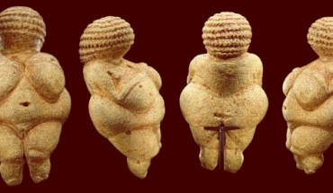 The Venus of Willendorf, an 11.1-cm- (4.4-inch) tall Venus figurine estimated to have been made 30,000 BCE, in Naturhistorisches Museum in Vienna, Austria. Image credit: Bjørn Christian Tørrissen / CC BY-SA 4.0.